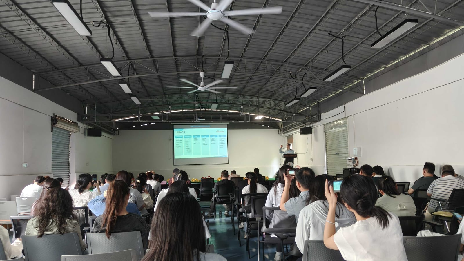 尚贤科技赋能行动|助力南宁市华光高级中学教育智能化发展